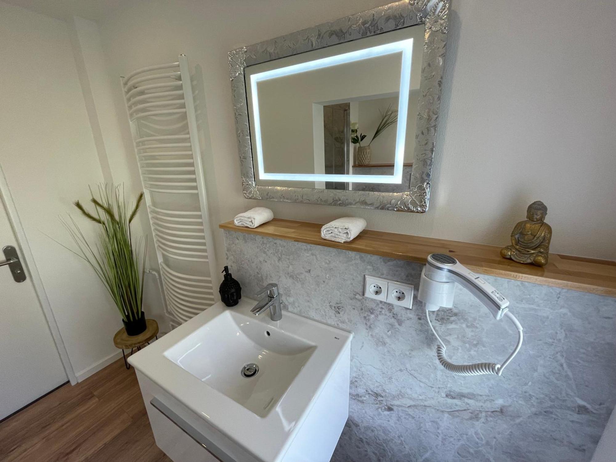 Apartment Bergstadt ,modern, Stylisch, Geraeumig *